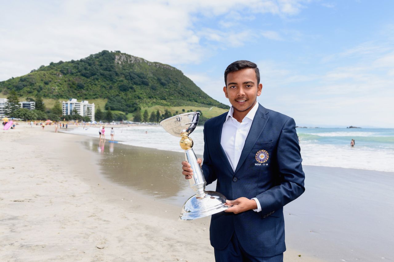 Prithvi Shaw is all smiles with the Under-19 World Cup trophy, Under-19 World Cup, Tauranga, February 4, 2018