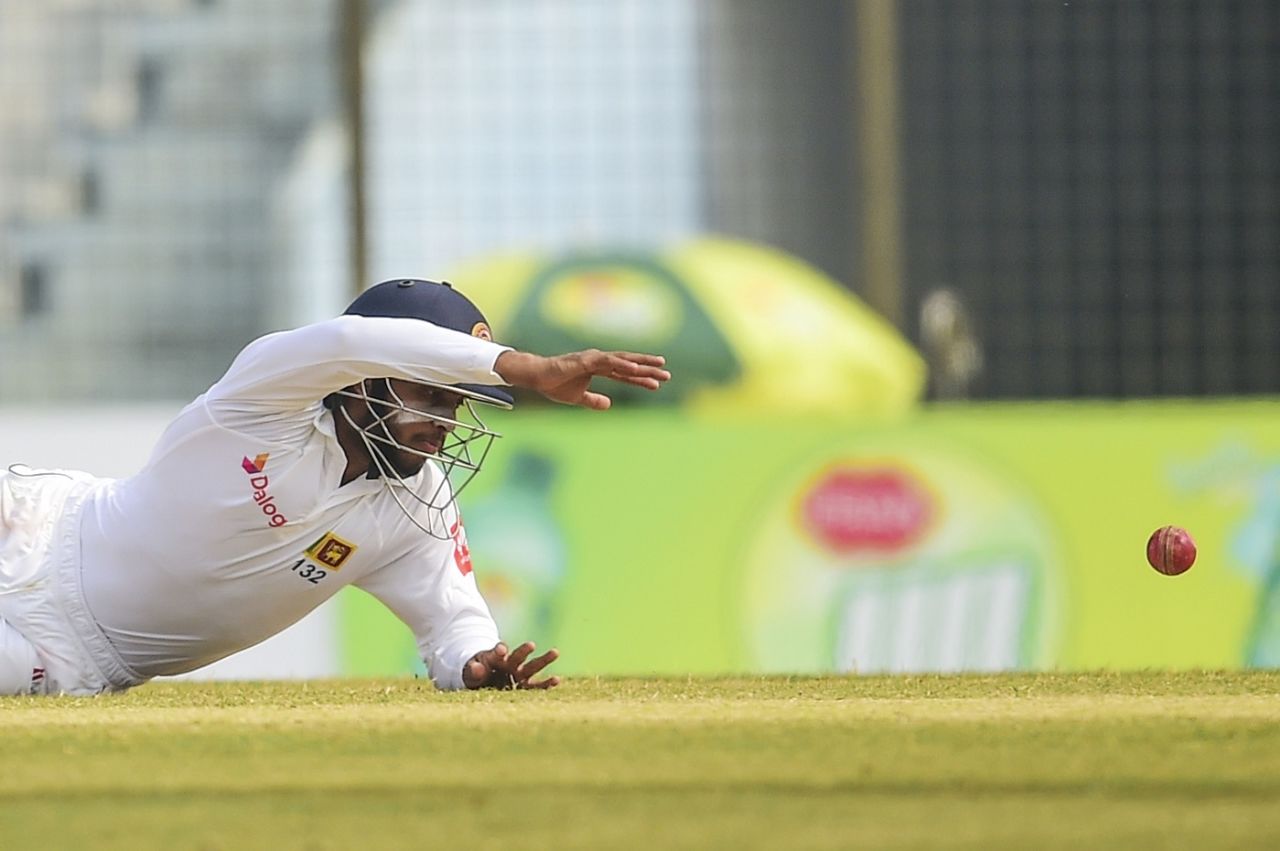 Kusal Mendis reaches out for the ball, Bangladesh v Sri Lanka, 1st Test, Chittagong, 5th day, February 4, 2018