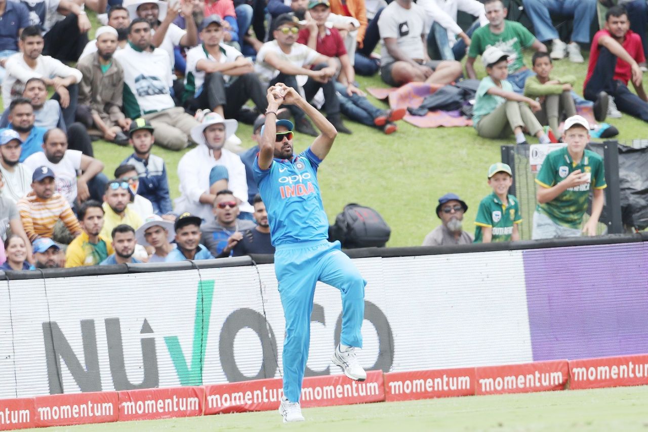 Bhuvneshwar Kumar holds on to a catch at deep midwicket, South Africa v India, 2nd ODI, Centurion, February 4, 2018