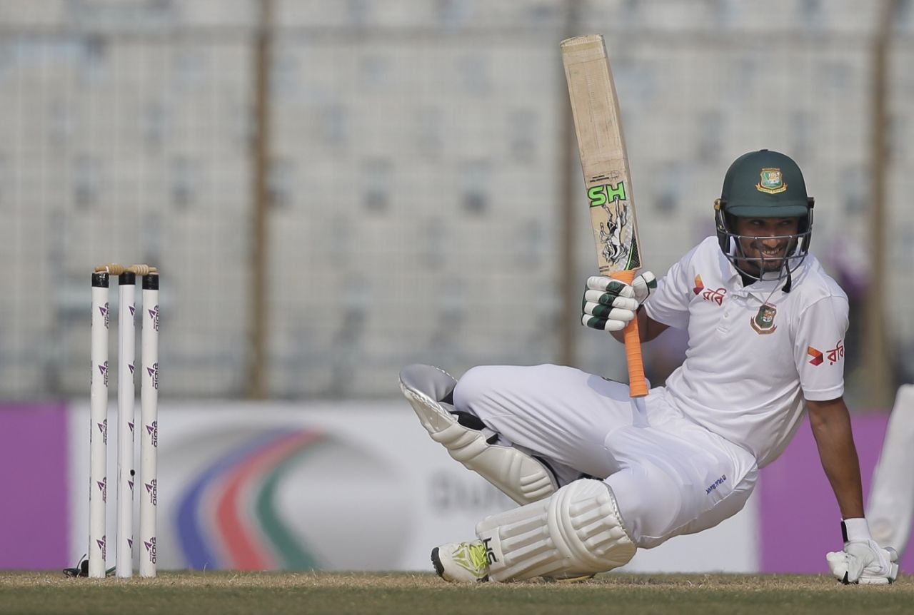 Mahmudullah was floored by a bouncer, Bangladesh v Sri Lanka, 1st Test, Chittagong, 5th day, February 4, 2018