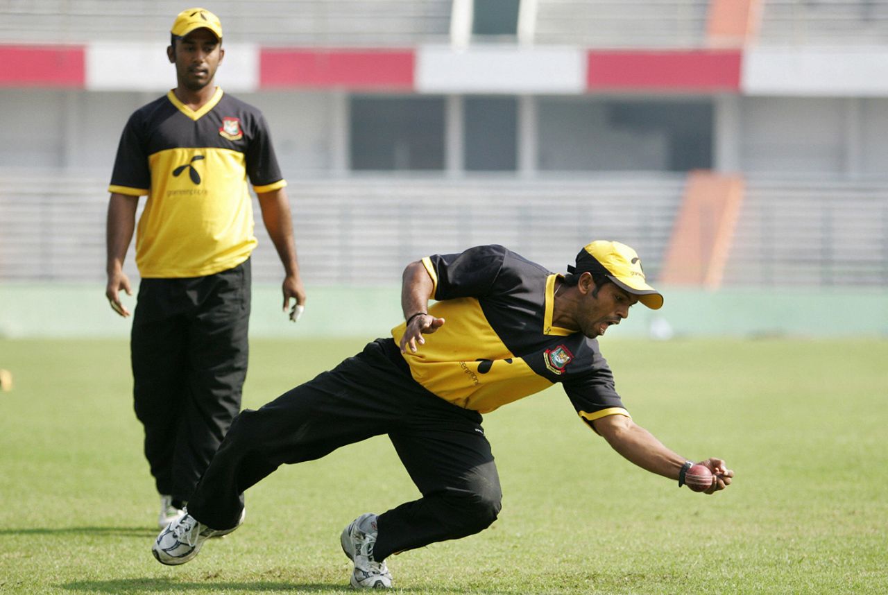 Rajin Saleh takes a catch at a training session before the match, Bangladesh v South Africa, first Test, Dhaka, February 21, 2008
