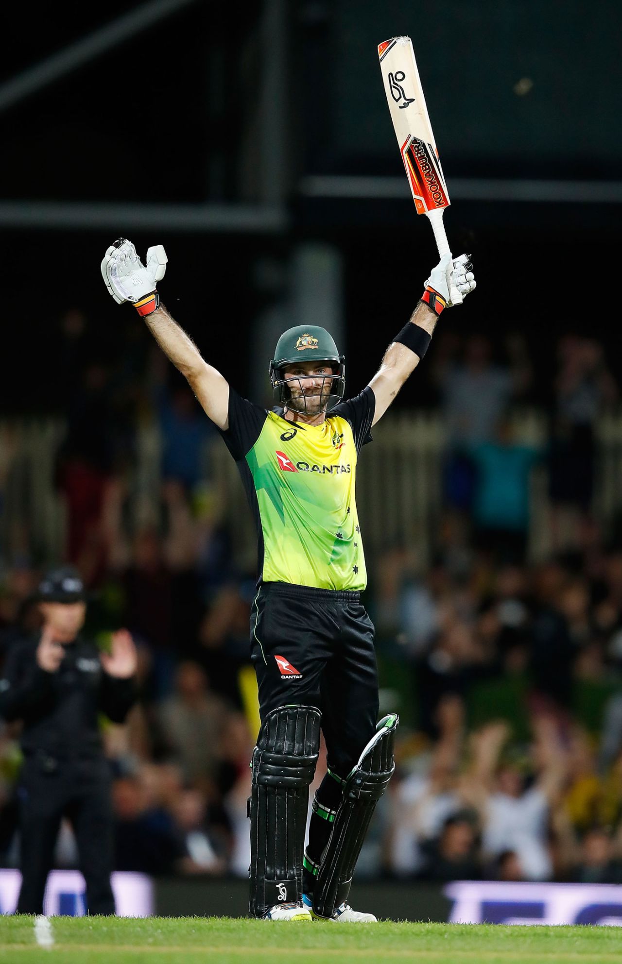 Glenn Maxwell brought up his hundred with a six that also sealed victory, Australia v England, 2nd match, T20 Tri-Series, Hobart, February 7, 2018