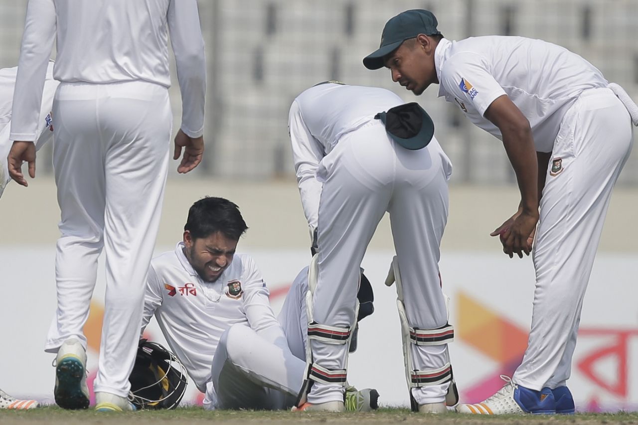 Mominul Haque was in some pain after being hit on the shin, Bangladesh v Sri Lanka, 2nd Test, Mirpur, 2nd day, February 9, 2018