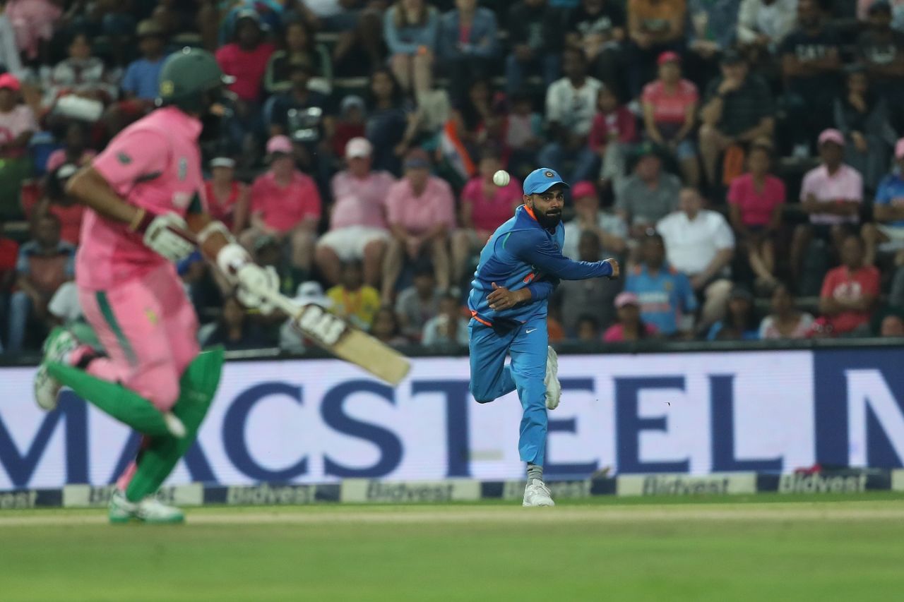 Virat Kohli aims a throw at Hashim Amla's end, South Africa v India, 4th ODI, Johannesburg, February 10, 2018