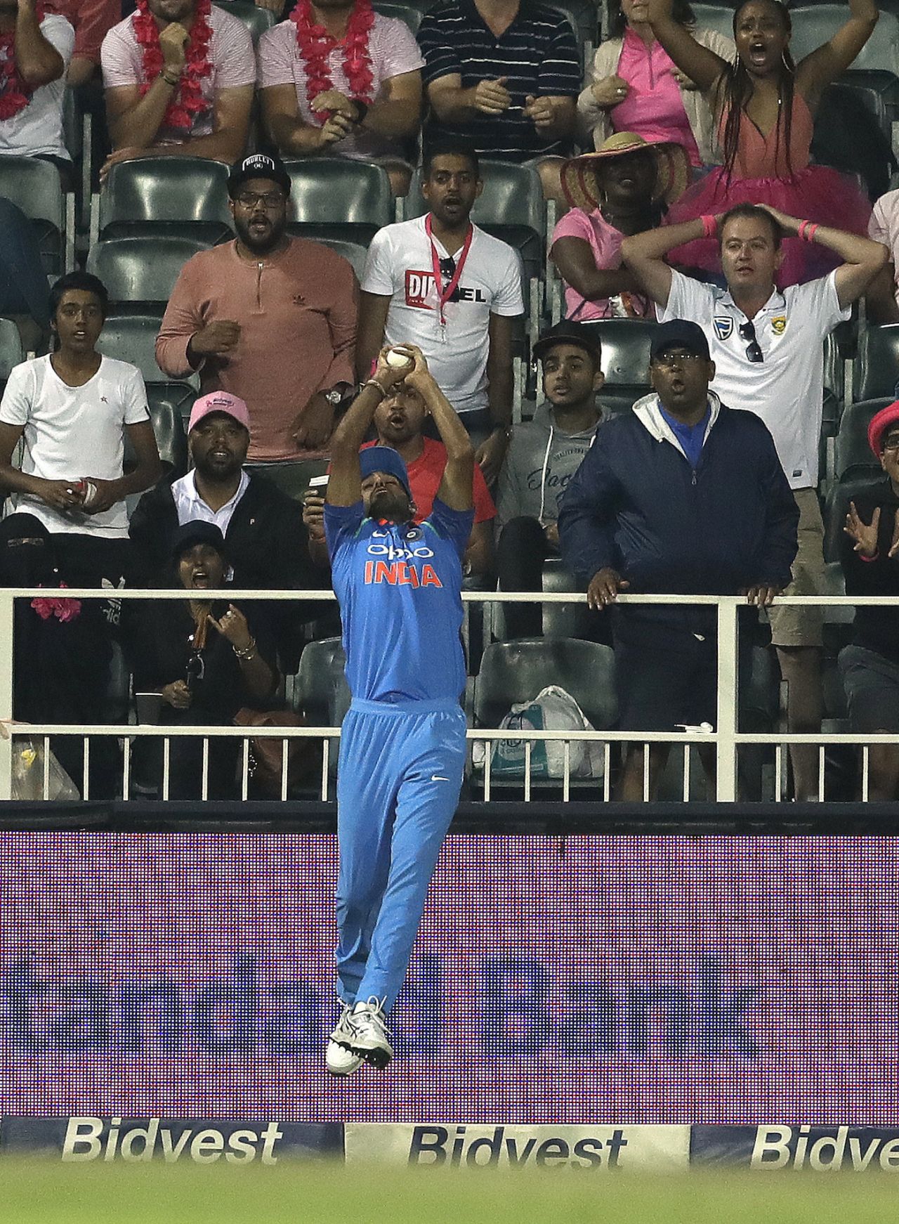 Bhuvneshwar Kumar completed a spectacular catch in the deep, South Africa v India, 4th ODI, Johannesburg, February 10, 2018