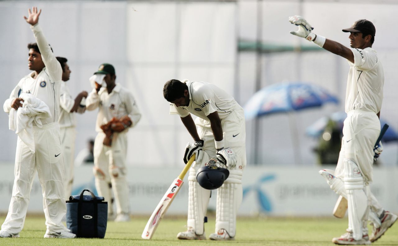 Wasim Jaffer, one of four centurions in India's innings in the 2007 Mirpur Test, struggles with dehydration while batting, Bangladesh v India, 2nd Test, Mirpur, 1st day, May 25, 2007