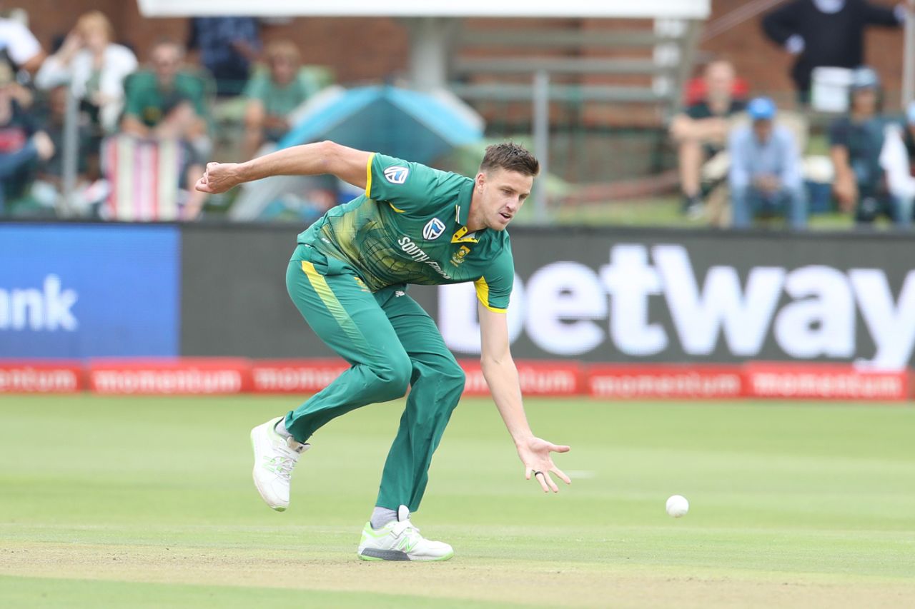 Morne Morkel tries to field off his own bowling, South Africa v India, 5th ODI, Port Elizabeth, February 13, 2018