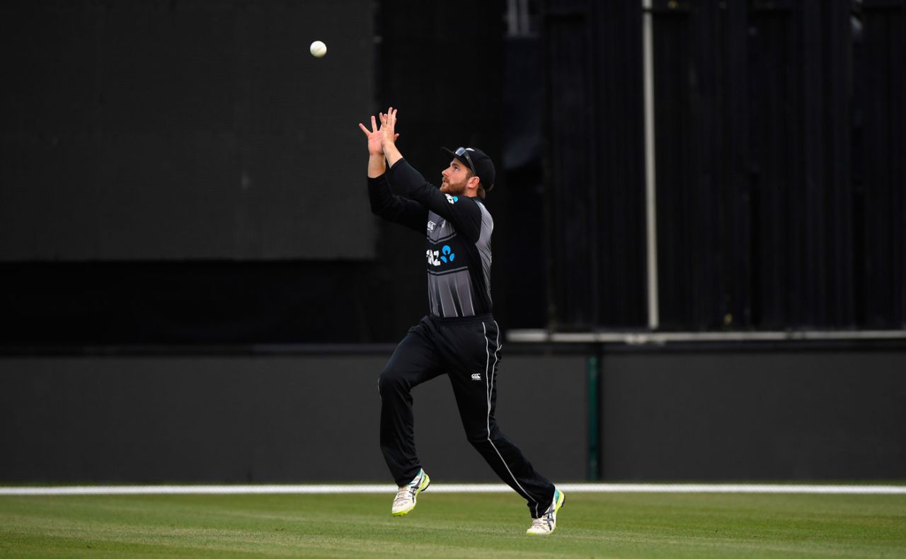 Kane Williamson took catches to dismiss both openers, New Zealand v England, Trans-Tasman T20 tri-series, Hamilton, February 18, 2018