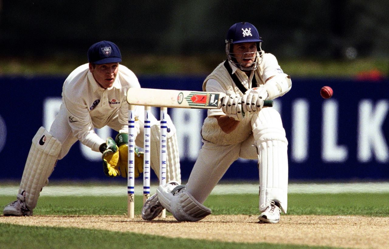 Brad Hodge sweeps, Victoria v New South Wales, Pura Cup, 3rd day, Richmond Cricket Ground, Melbourne, October 27, 2000
