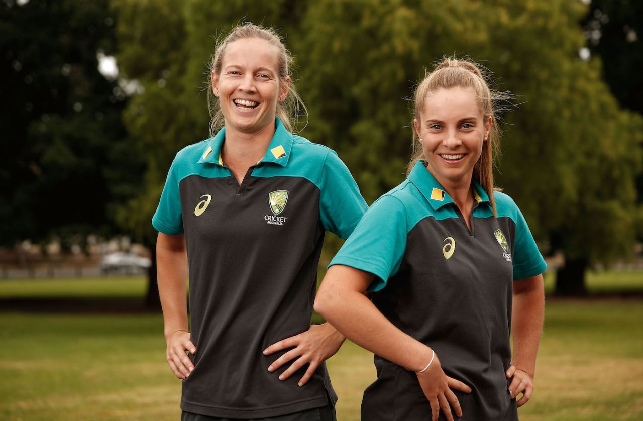 Meg Lanning and Sophie Molineux share a laugh while posing, Melbourne, February 21, 2018