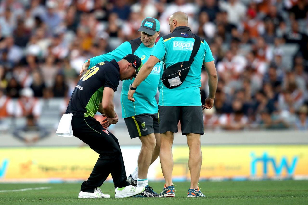Chris Lynn suffered a dislocated shoulder while fielding, New Zealand v Australia, T20 Tri-Series final, Auckland, February 21, 2018