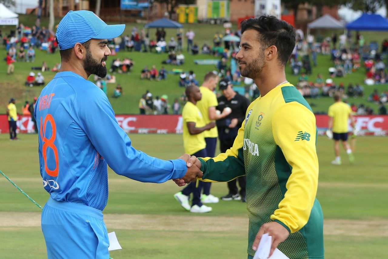 Virat Kohli and JP Duminy shake hands at the toss, South Africa v India, 2nd T20I, Centurion, February 21, 2018