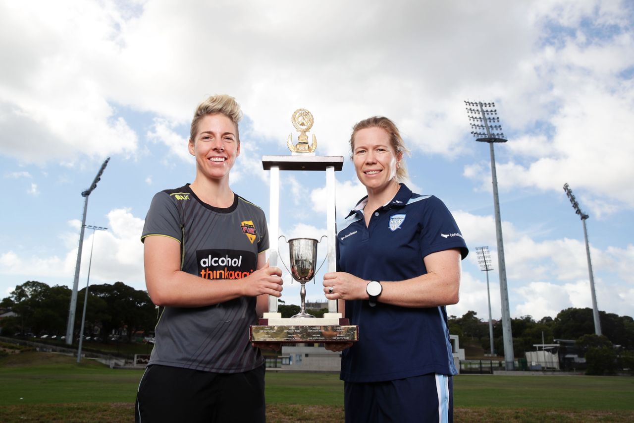 Western Australia captain Elyse Villani and New South Wales captain Alex Blackwell pose with the WNCL trophy ahead of the final, Sydney, February 23, 2018
