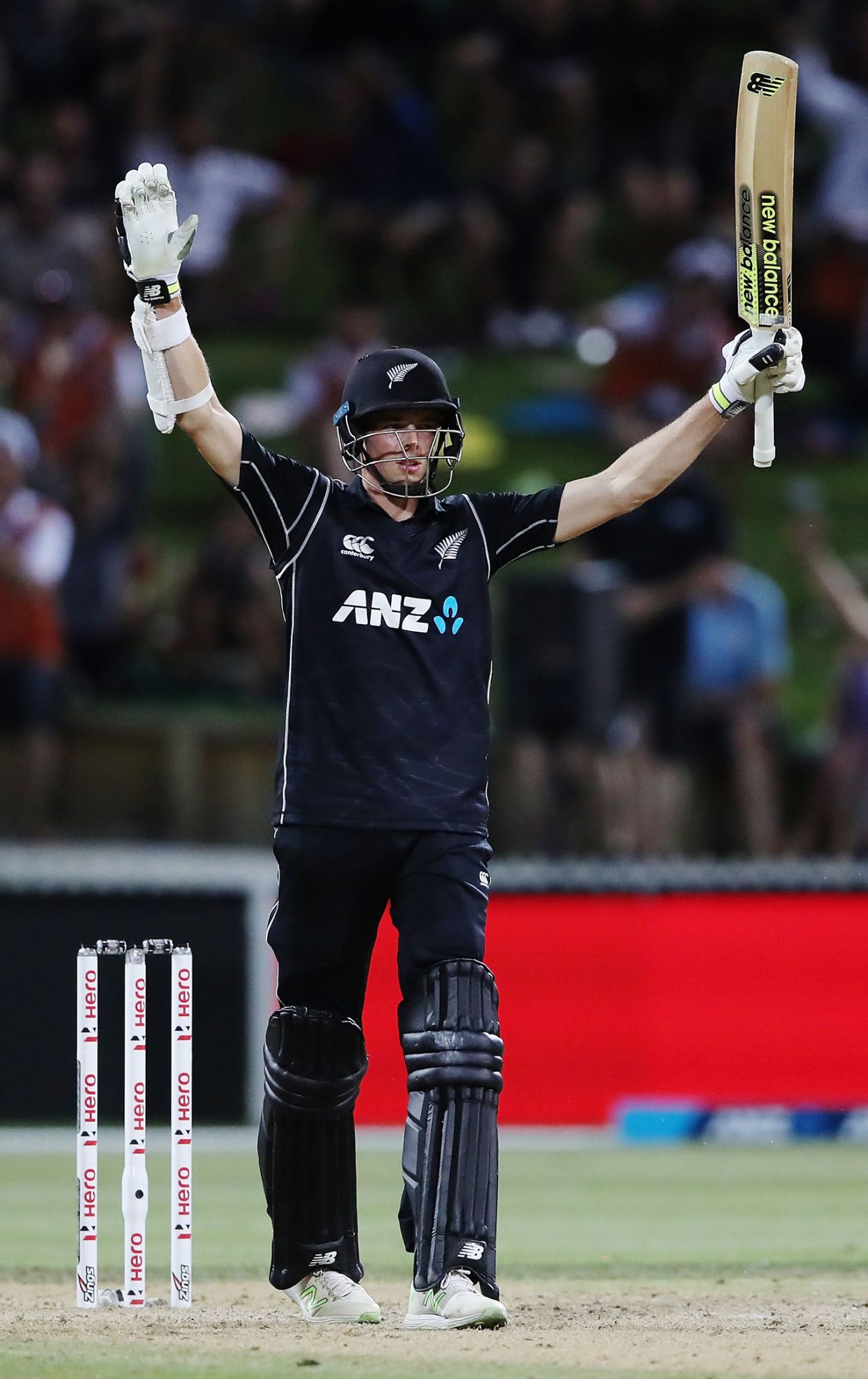 Mitchell Santner's unbeaten 45 from 27 balls sealed victory, New Zealand v England, 1st ODI, Hamilton, February 25, 2018