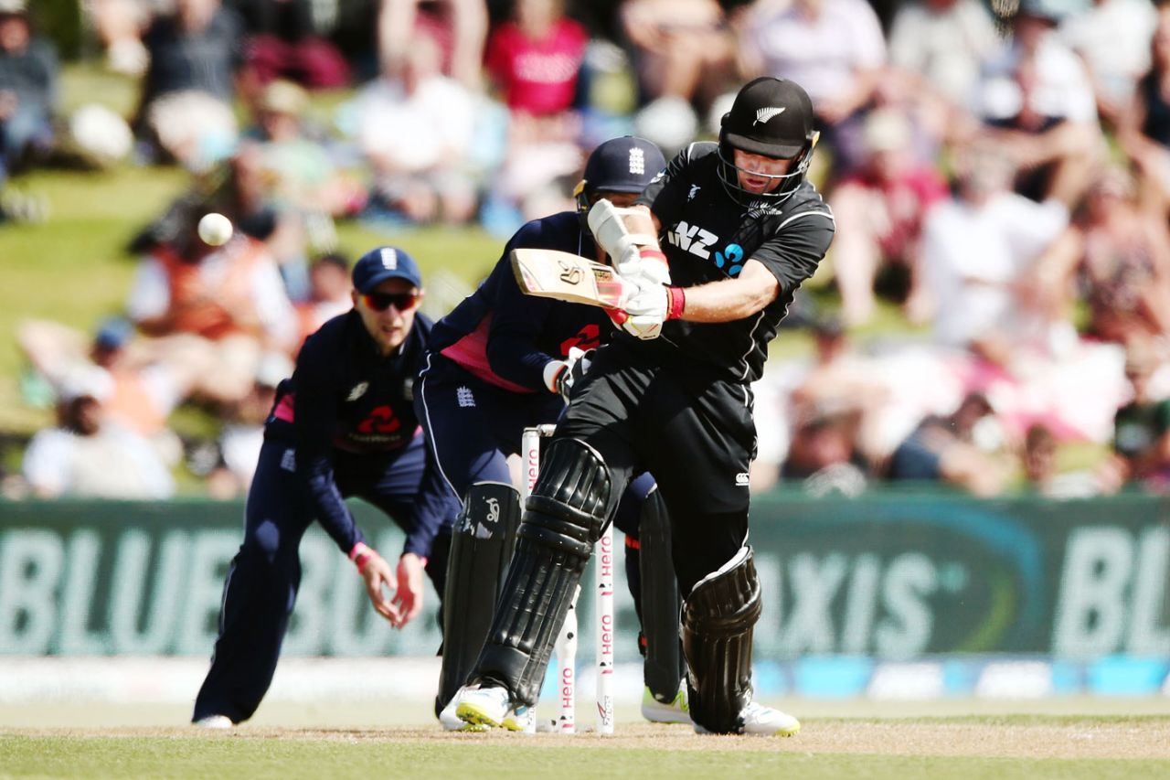 Tom Latham looks to play the pull, New Zealand v England, 2nd ODI, Mount Maunganui, February 28, 2018