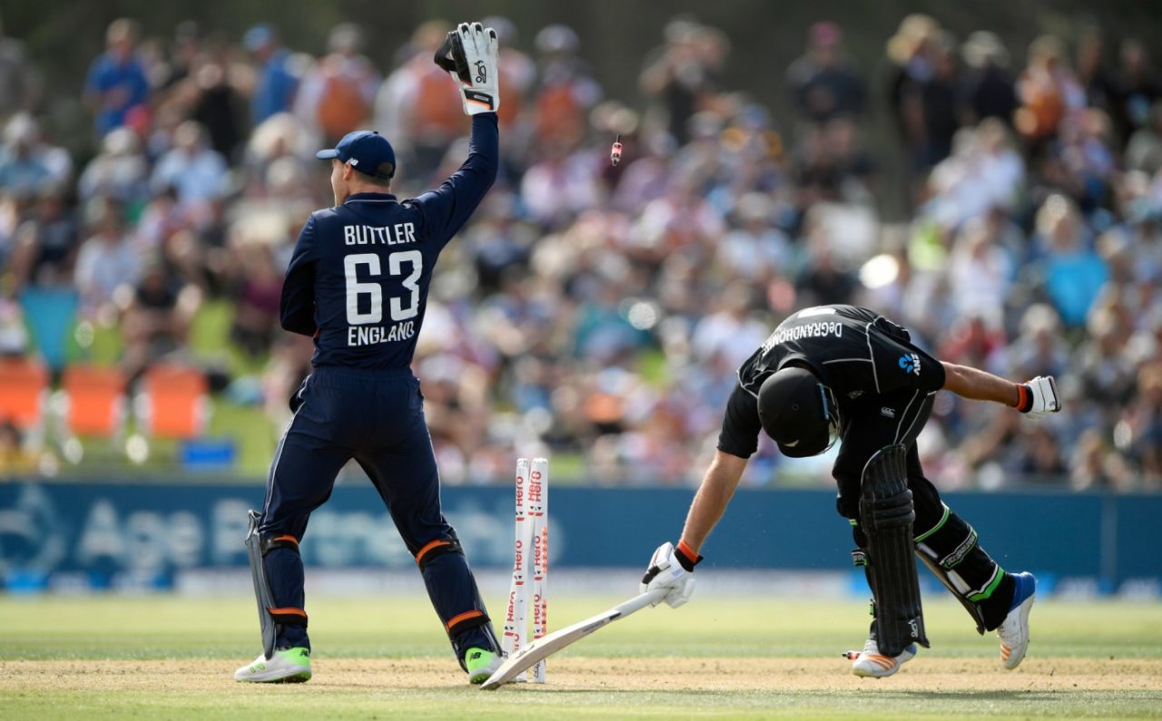 Colin de Grandhomme fails to make his ground after a needless second run, New Zealand v England, 2nd ODI, Mount Maunganui, February 28, 2018