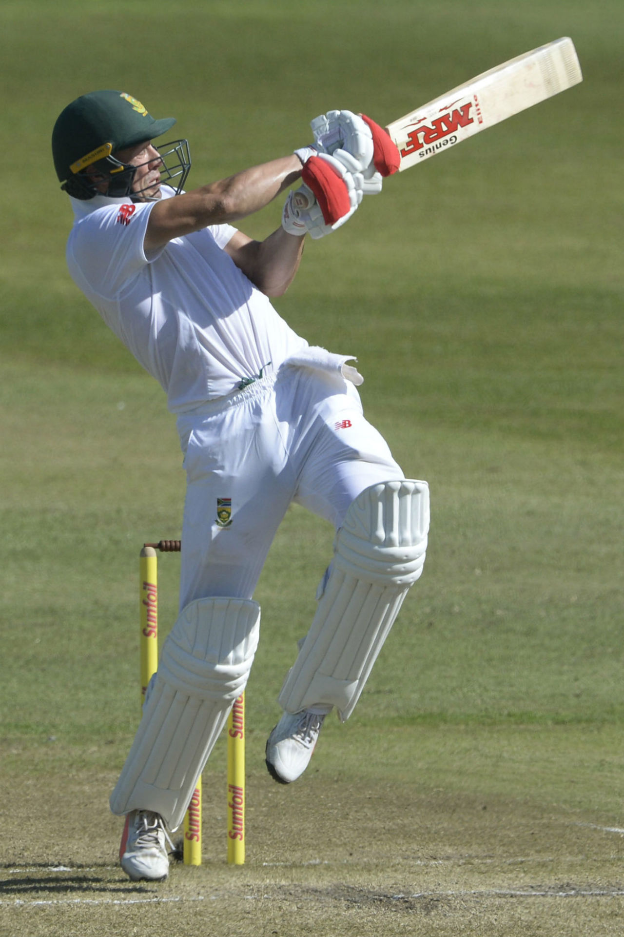 AB de Villiers went on the counterattack to keep South Africa moving, South Africa v Australia, 1st Test, Durban, 2nd day, March 2, 2018