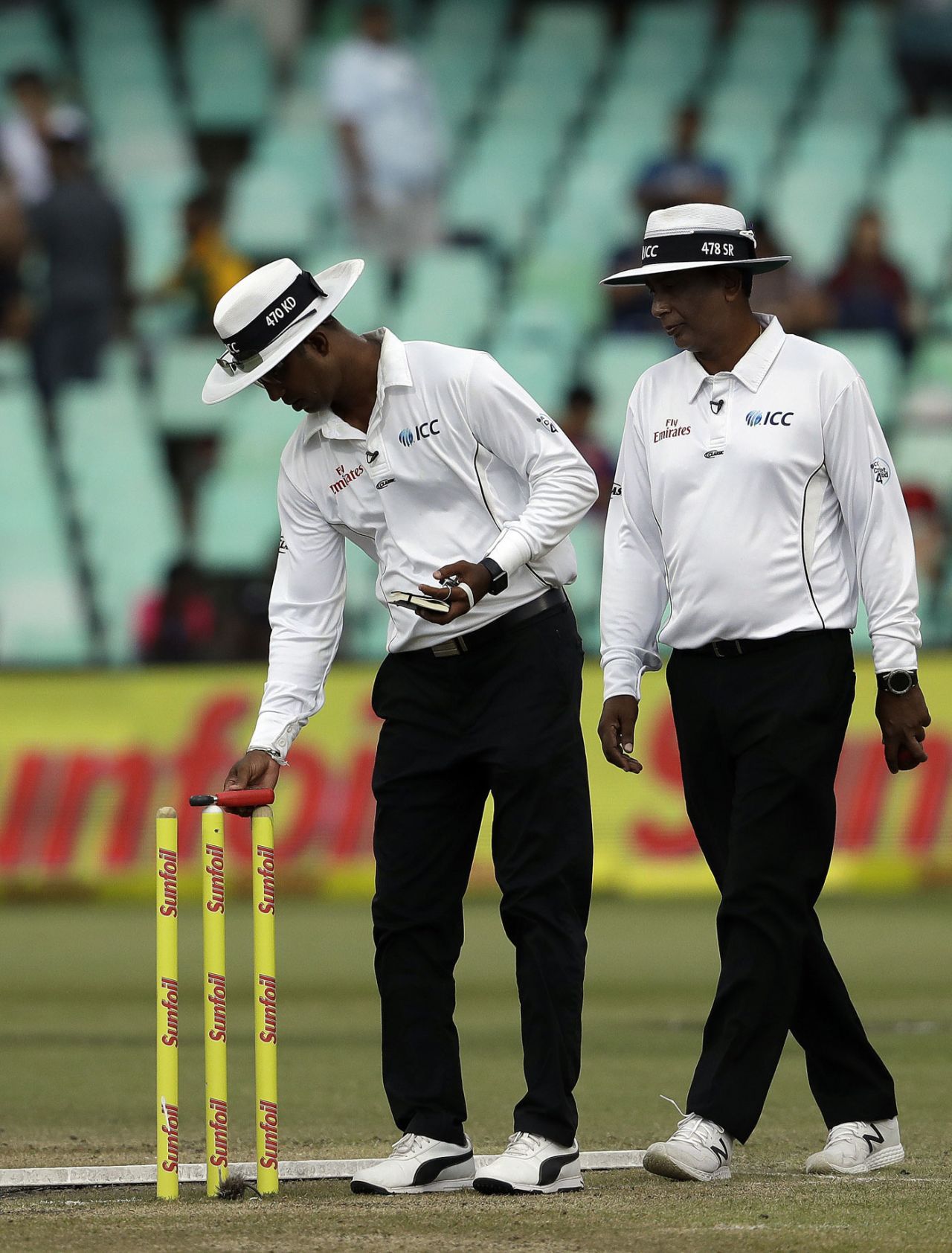 Umpire Kumar Dharmasena checks the reading on a light meter, South Africa v Australia, 1st Test, Durban, 3rd day, March 3, 2018