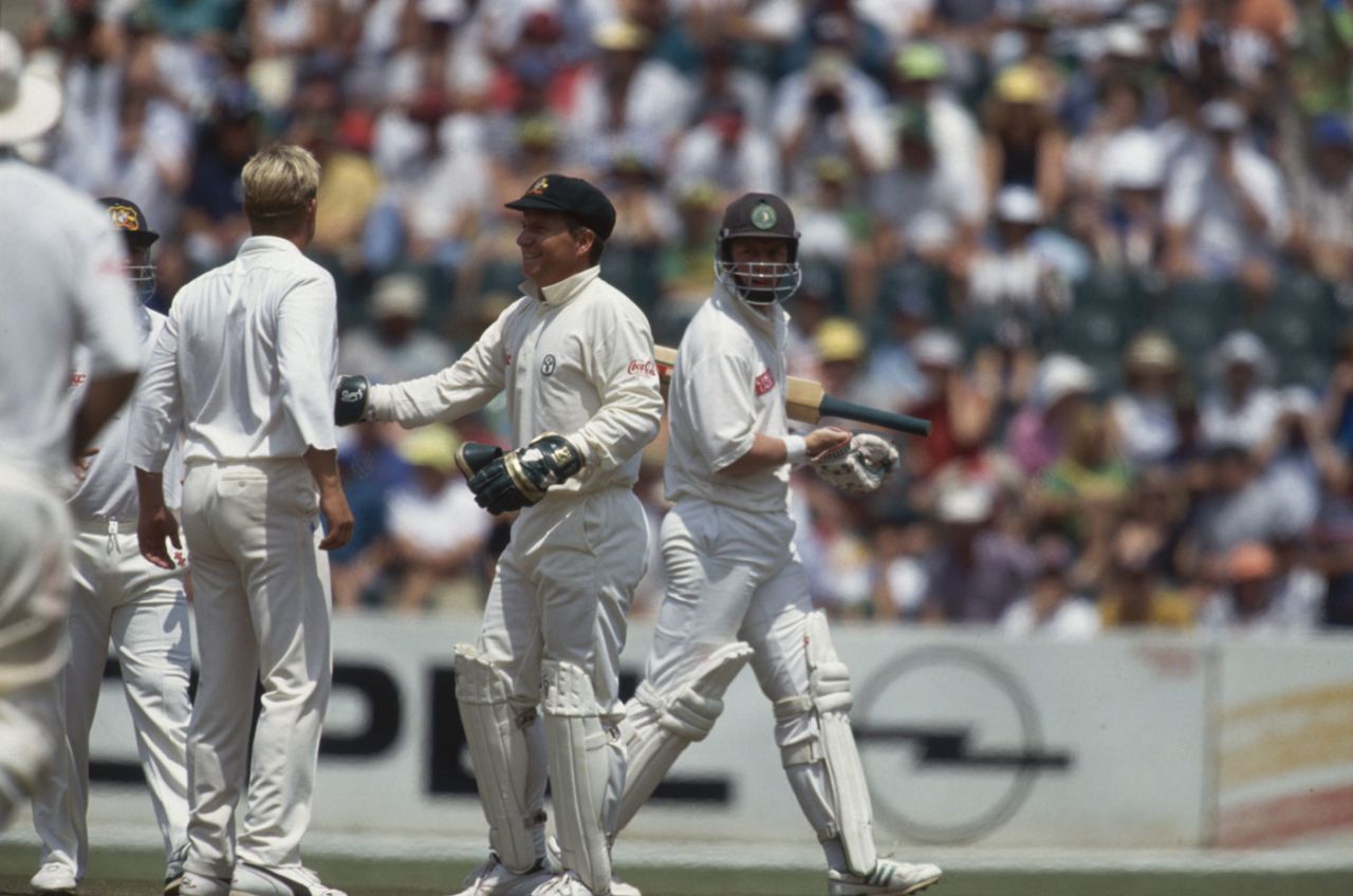 Shane Warne gives Andrew Hudson some advice about where to go, South Africa v Australia, 1st Test, Johannesburg, March 7, 1994