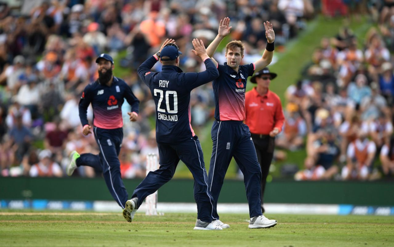 Chris Woakes celebrates after getting Martin Guptill, New Zealand v England, 4th ODI, Dunedin, March 7, 2018