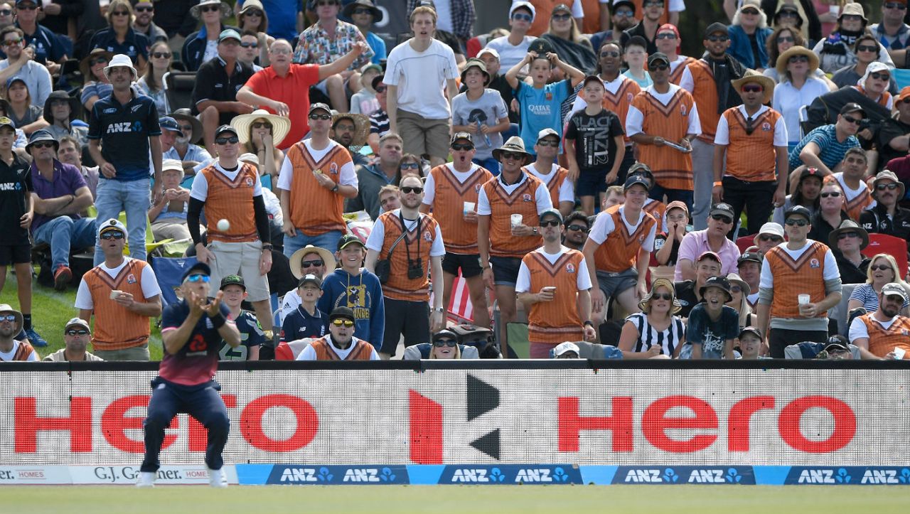 The crowd looks on as Tom Curran completes a catch, New Zealand v England, 5th ODI, Christchurch, March 10, 2018