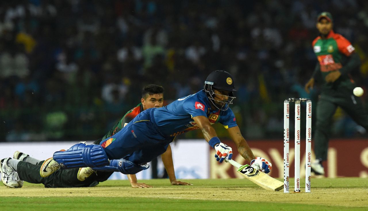 Danushka Gunathilaka puts in a dive to make his ground while Taskin Ahmed looks on, Bangladesh v Sri Lanka, Nidahas T20I Tri-series, Colombo, March 10, 2018