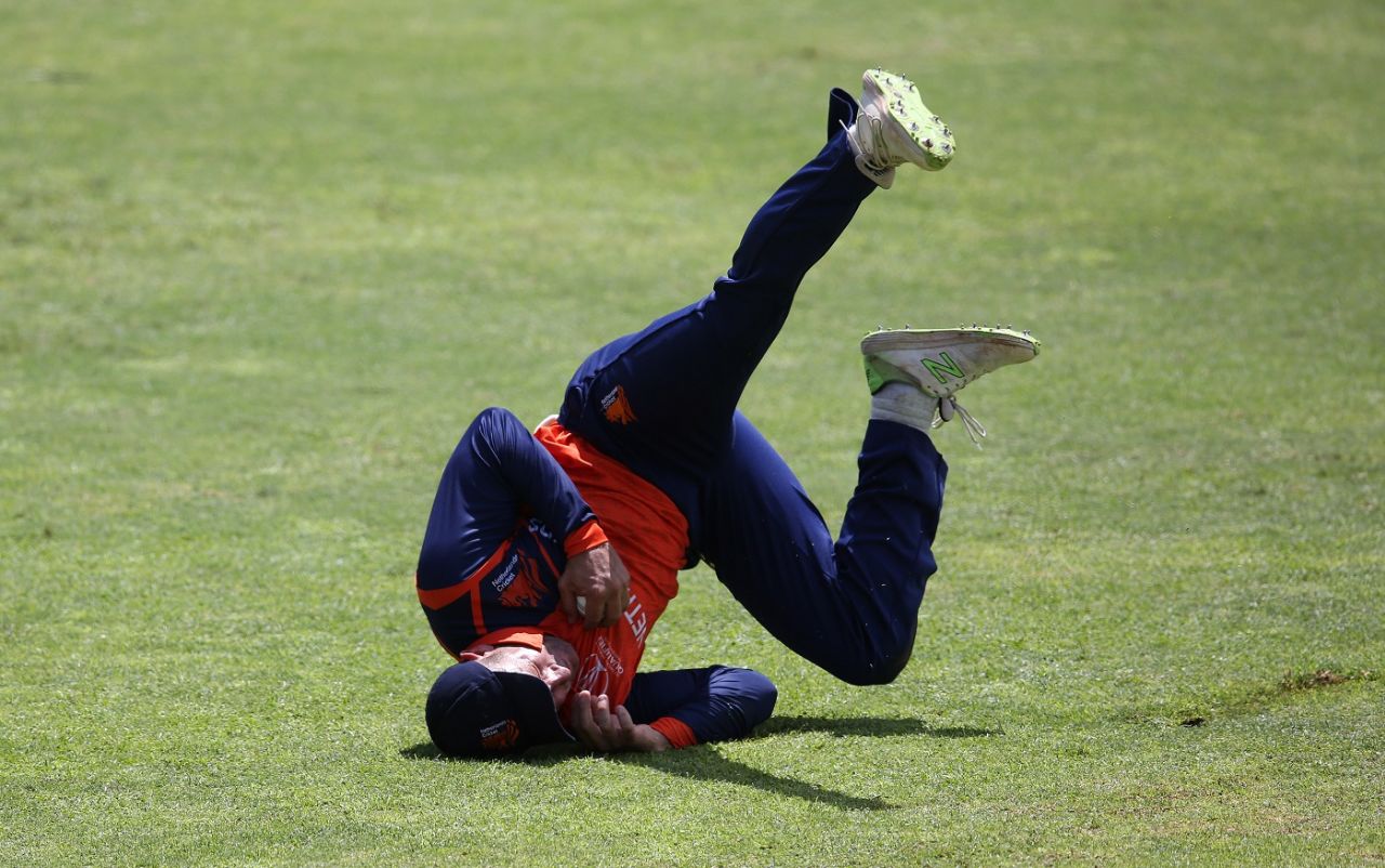 Roelof van der Merwe took a stunning catch to dismiss Chris Gayle, West Indies v Netherlands, World Cup Qualifier, Harare, March 12, 2018