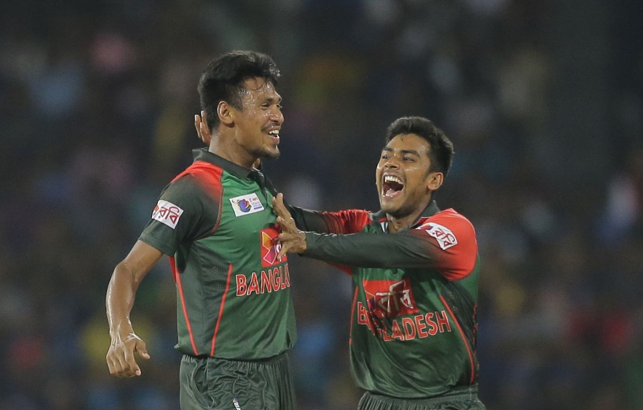 Mustafizur Rahman and Mehidy Hasan celebrate a wicket, Sri Lanka v Bangladesh, 6th match, Colombo, March 16, 2018