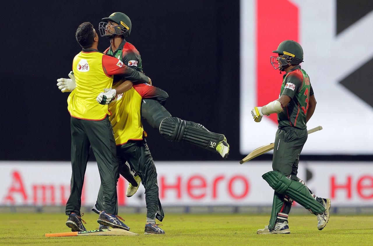 Mahmudullah is mobbed by team-mates after clinching a tense win, Sri Lanka v Bangladesh, 6th match, Colombo, March 16, 2018