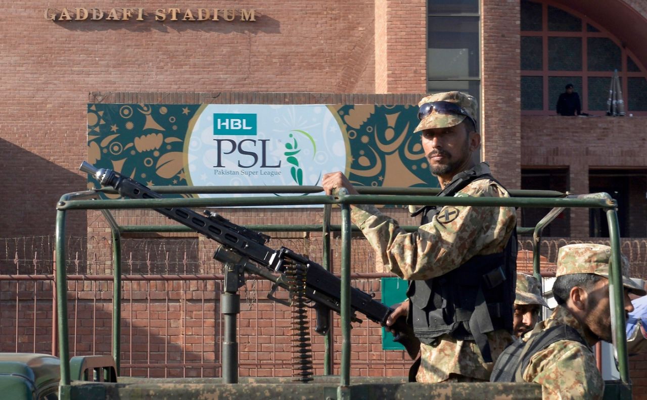 Pakistan soldiers keep vigil outside Gaddafi stadium, Peshawar Zalmi v Quetta Gladiators, PSL 2018 eliminator, Lahore, March 19, 2018 