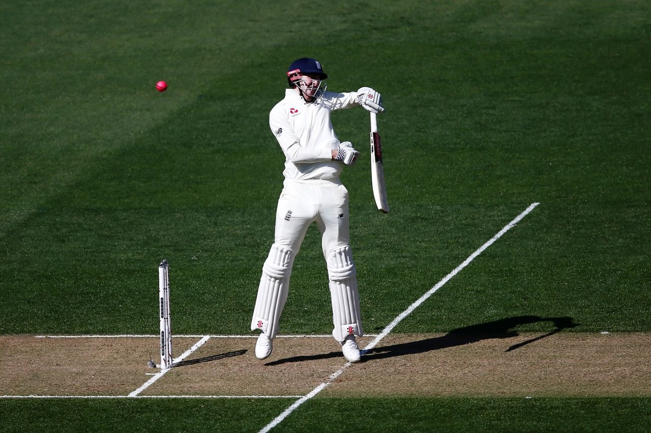 Craig Overton is troubled by a bouncer, New Zealand v England, 1st Test, Auckland, 1st day, March 22, 2018