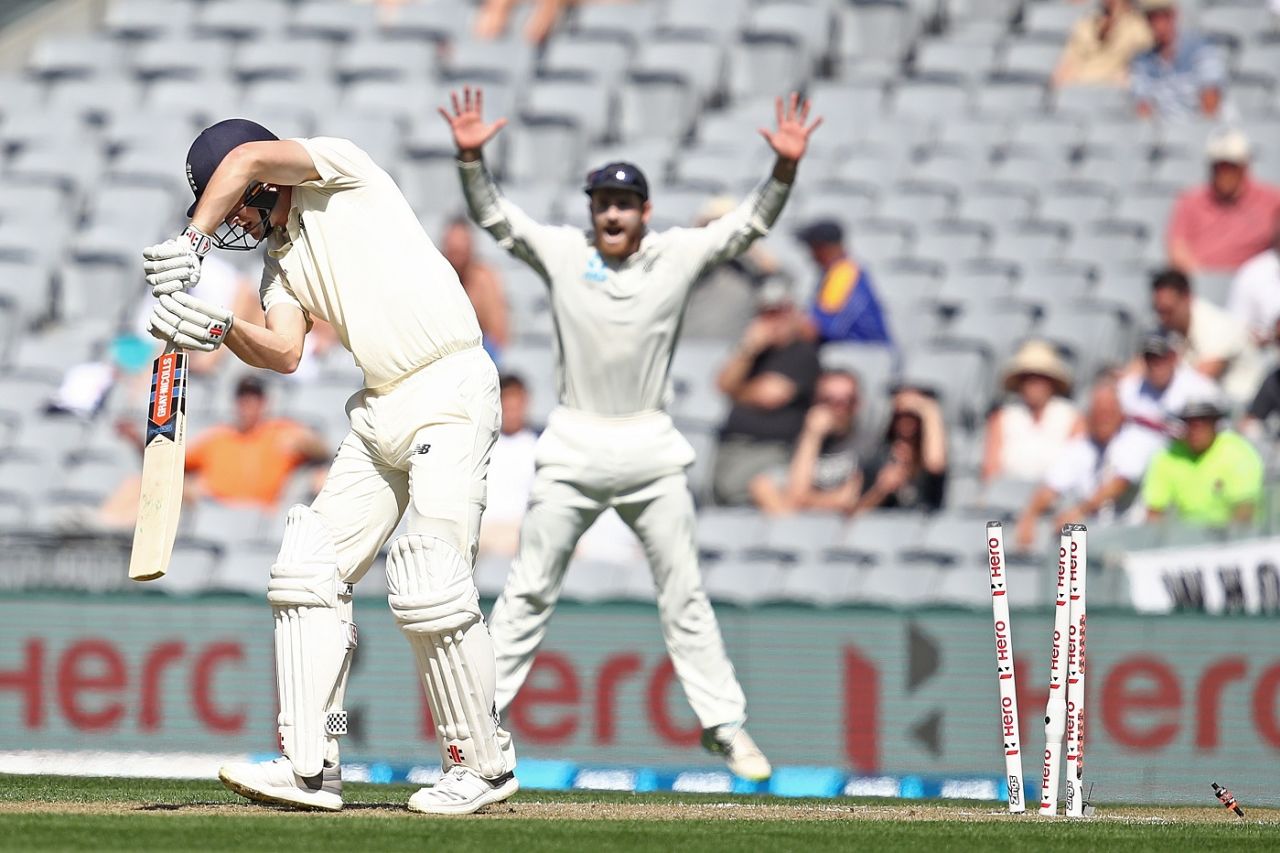 Chris Woakes is undone by inswing, New Zealand v England, 1st Test, Auckland, 1st day, March 22, 2018