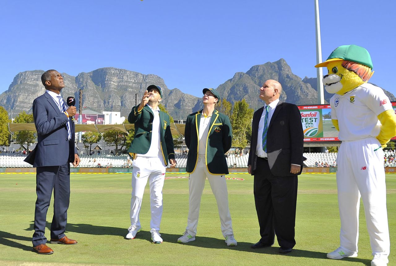 Steven Smith calls as Faf du Plessis flips the coin, South Africa v Australia, 3rd Test, Cape Town, 1st day, March 22, 2018