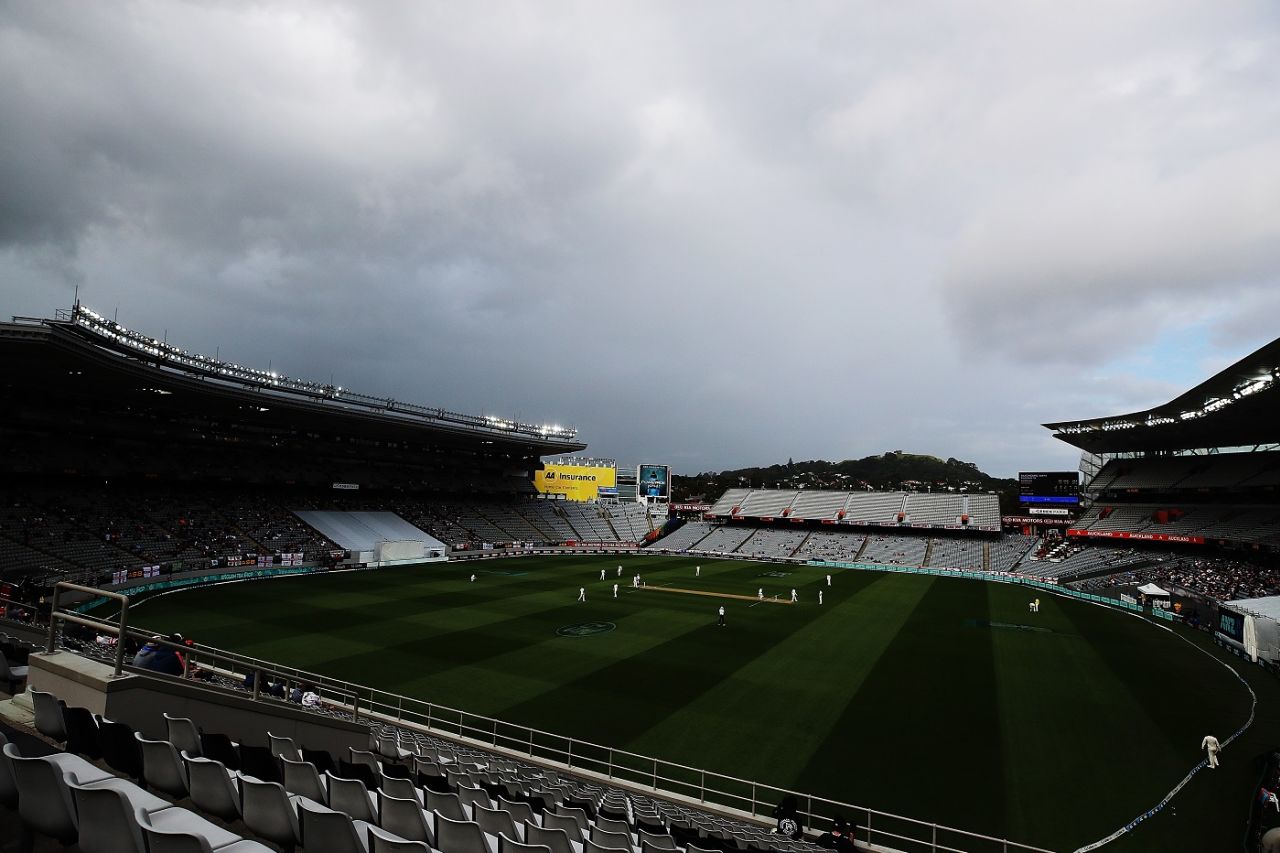 Menacing clouds engulf Eden Park, New Zealand v England, 1st Test, Auckland, 2nd day, March 23, 2018