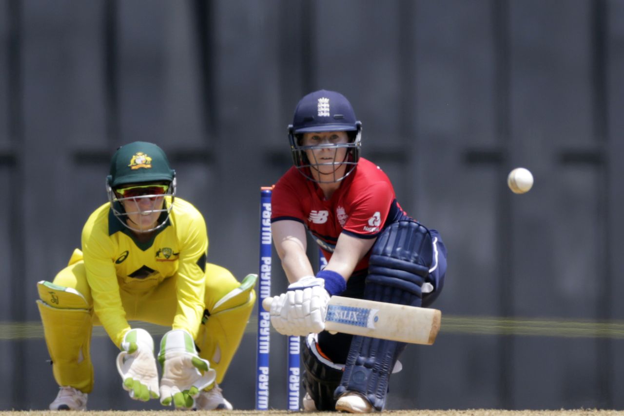 Tammy Beaumont prepares to reverse sweep, England v Australia, Tri-Nation Women's T20 Series, Mumbai, March 23, 2018