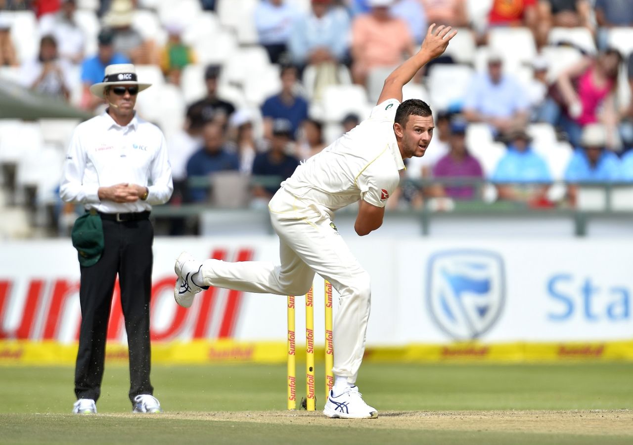 Josh Hazlewood couldnt find a breakthrough in his first spell, South Africa v Australia, 3rd Test, Cape Town, 3rd day, March 24, 2018