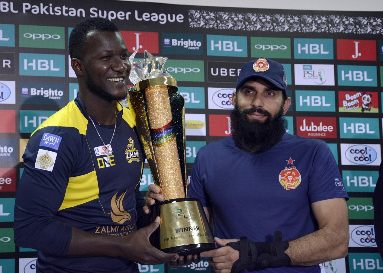 The two captains, Darren Sammy and Misbah-ul-Haq pose with the PSL trophy, Karachi, March 24, 2018
