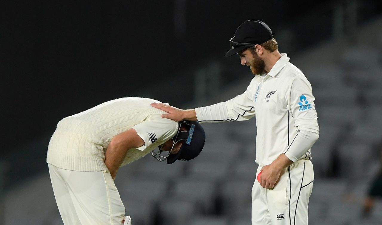 Joe Root took a painful blow to his right hand, New Zealand v England, 1st Test, Auckland, 4th day, March 25, 2018
