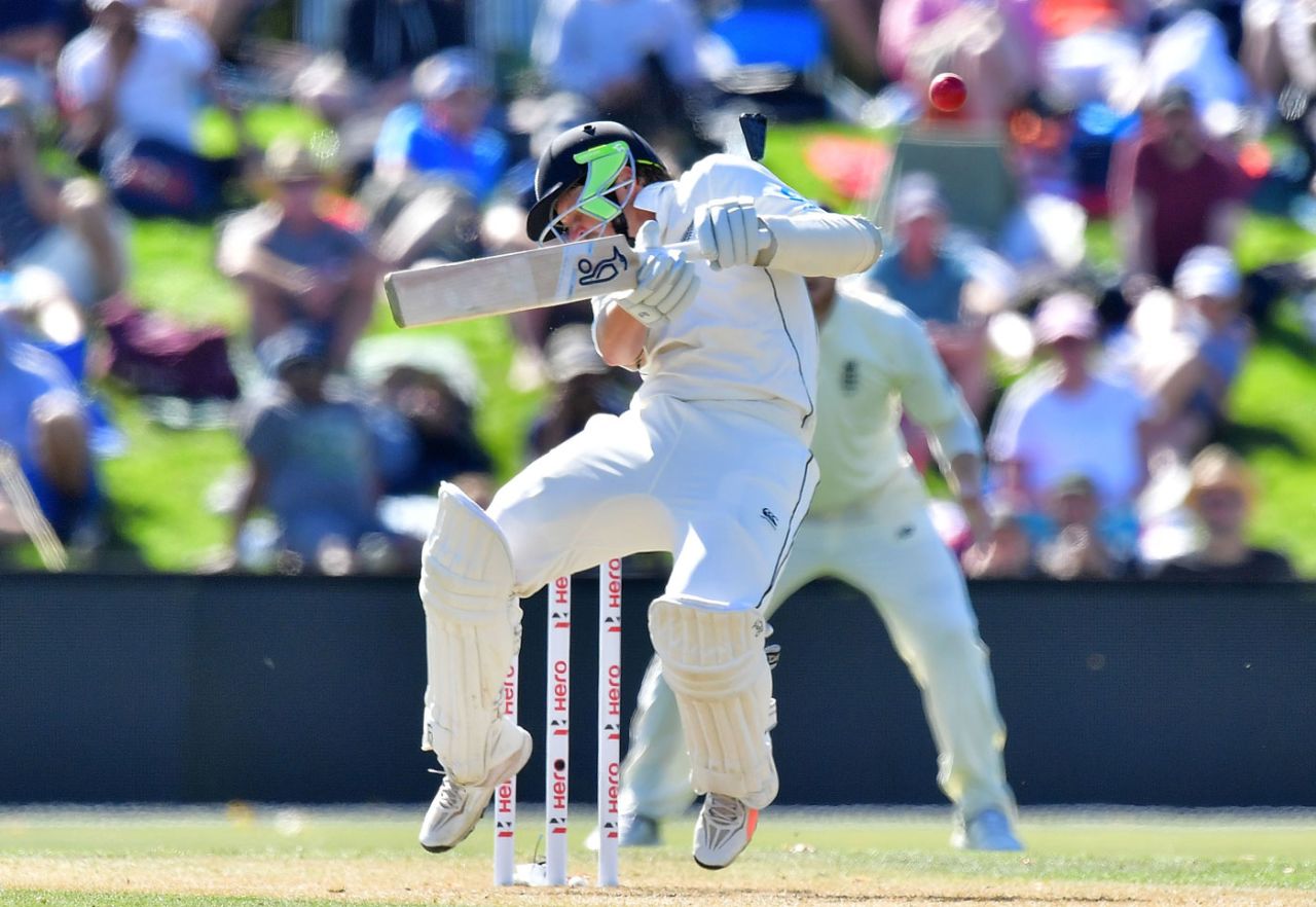 BJ Watling was struck a blow on the helmet by Mark Wood, New Zealand v England, 2nd Test, Christchurch, 2nd day, March 31, 2018