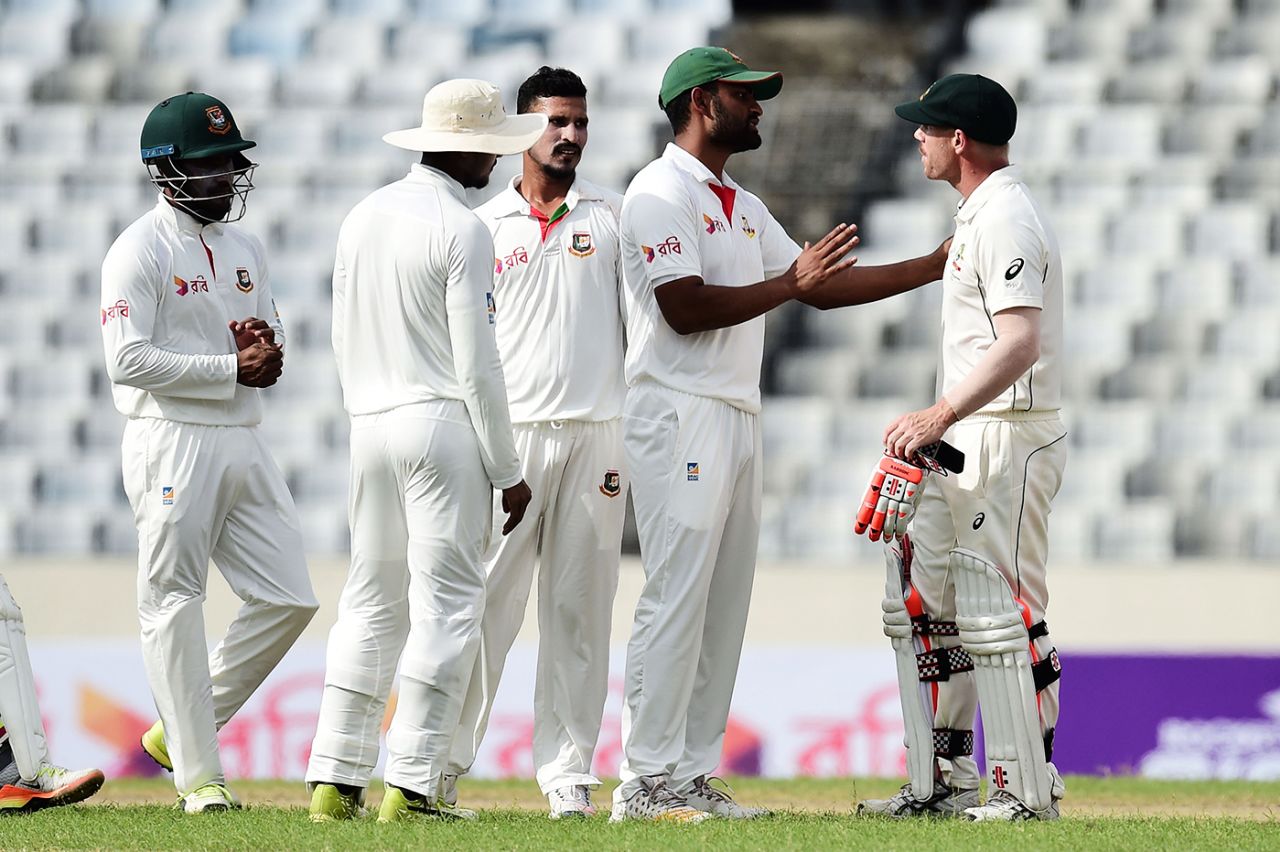 Tamim Iqbal tries to break up the argument between David Warner and Sabbir Rahman, Bangladesh v Australia, 1st Test, Mirpur, 3rd day, August 29, 2017
