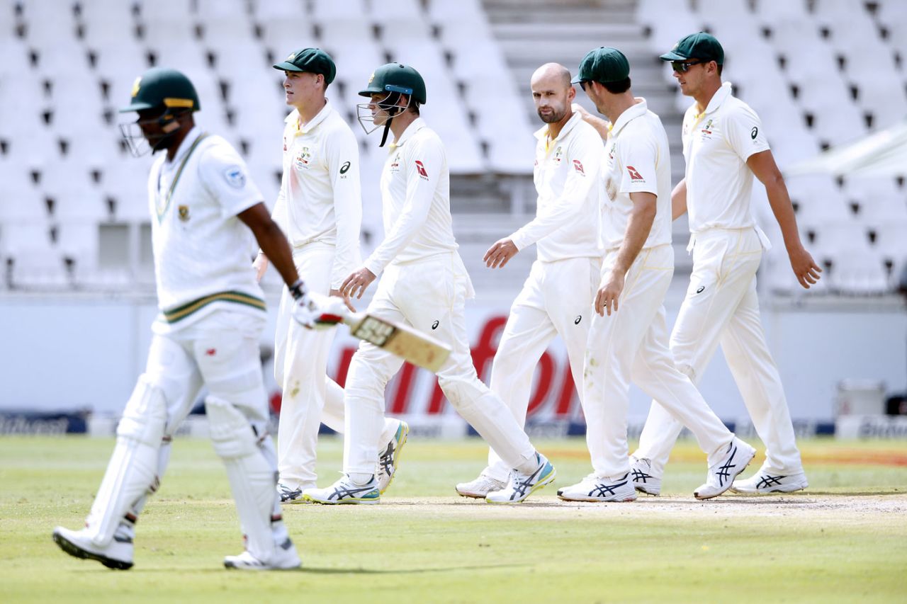 Nathan Lyon walks into the outfield after dismissing Vernon Philander, South Africa v Australia, 4th Test, 2nd day, Johannesburg, March 31, 2018