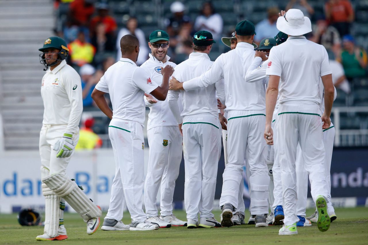 South Africa celebrate the wicket of Usman Khawaja, South Africa v Australia, 4th Test, 2nd day, Johannesburg, March 31, 2018