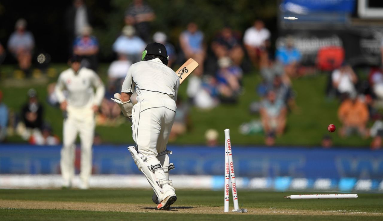 BJ Watling lost his off stump to James Anderson, New Zealand v England, 2nd Test, Christchurch, 3rd day, April 1, 2018