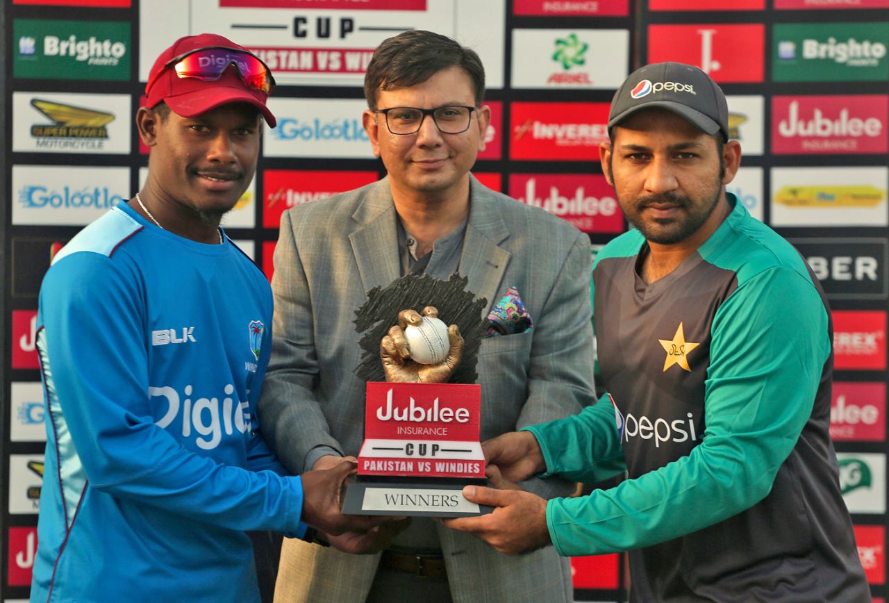 Jason Mohammed and Sarfraz Ahmed pose with the T20I series trophy, Pakistan v West Indies, 1st T20I, Karachi, April 1, 2018
