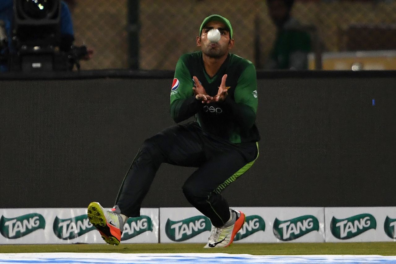 Asif Ali settles beneath a catch, Pakistan v West Indies, 1st T20I, Karachi, April 1, 2018