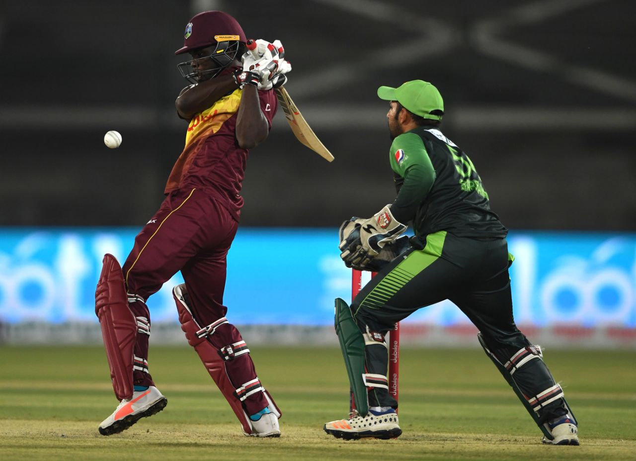 Chadwick Walton smashes a short one, Pakistan v West Indies, 1st T20I, Karachi, April 1, 2018