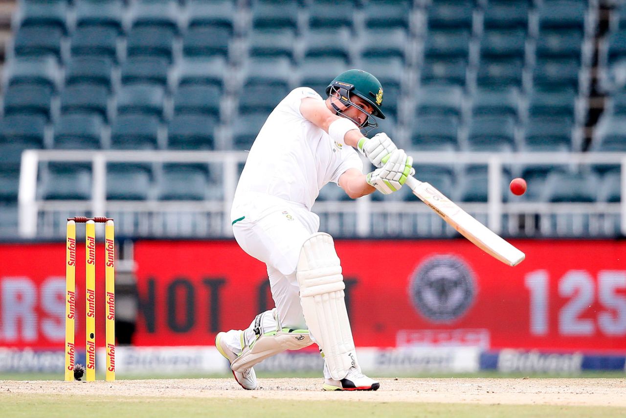 Dean Elgar launches one on the up, South Africa v Australia, 4th Test, 4th day, Johannesburg, April 2, 2018