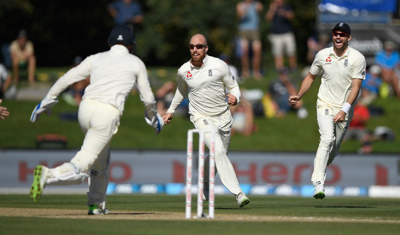 Jack Leach claimed Ross Taylor as his maiden Test wicket, New Zealand v England, 2nd Test, Christchurch, 5th day, April 3, 2018