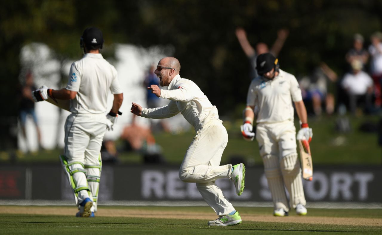 Jack Leach removed Tom Latham for 83, New Zealand v England, 2nd Test, Christchurch, 5th day, April 3, 2018