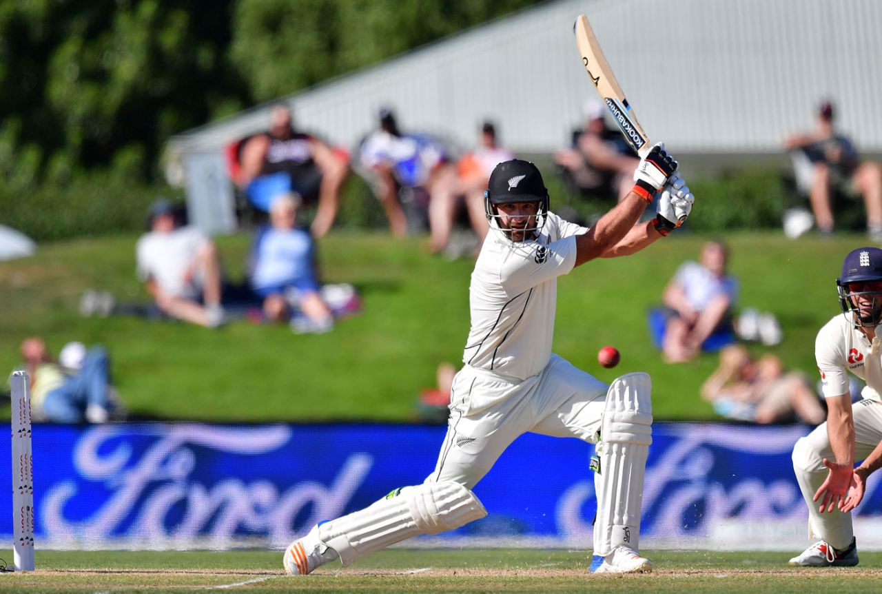 Colin de Grandhomme drives early in his innings, New Zealand v England, 2nd Test, Christchurch, 5th day, April 3, 2018